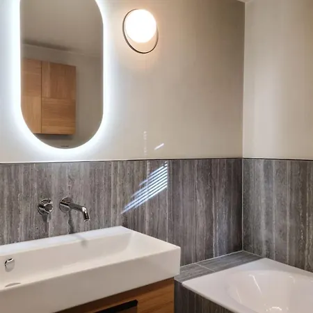Apartamento Modern Alpine Retreat Garden And Panoramic Views